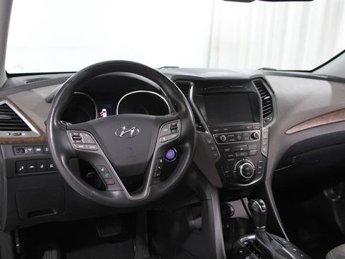 Used 2017 Hyundai Santa Fe Limited AWD/4WD image 7