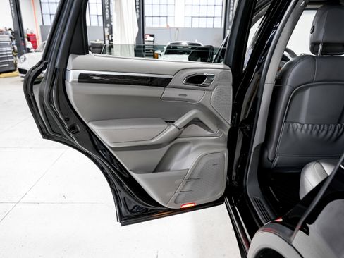 Used 2013 Porsche Cayenne Diesel image 32