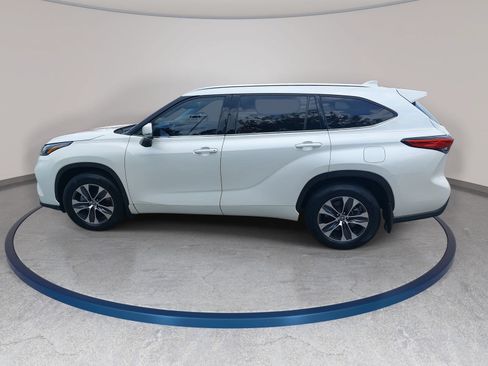 Used 2021 Toyota Highlander XLE FWD image 8