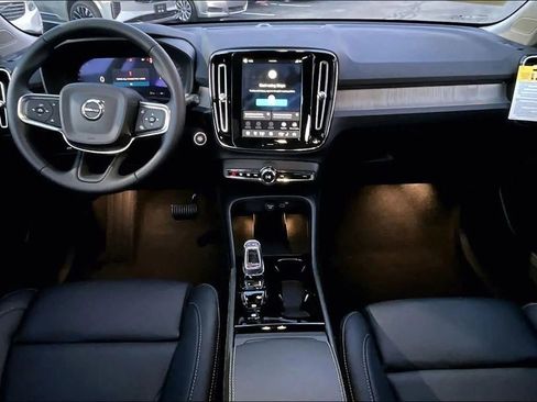Used 2026 Volvo XC40 B5 Plus w/ Protection Package Premier AWD/4WD image 9