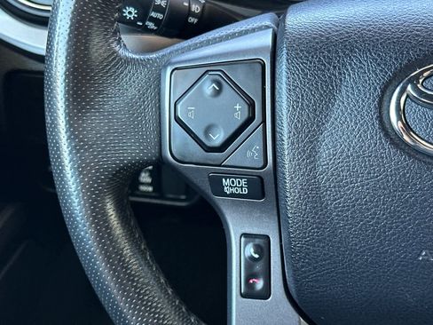 Used 2022 Toyota Tacoma TRD Off-Road image 25