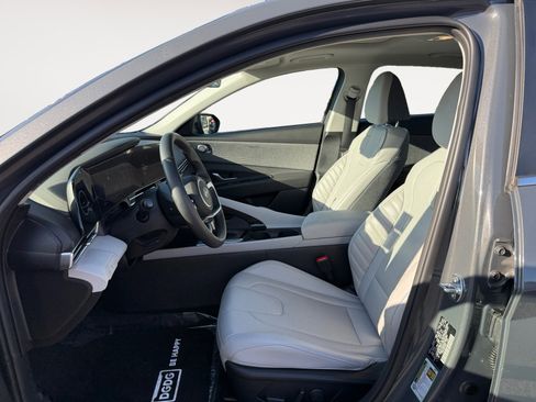 Certified 2025 Hyundai Elantra Limited image 10