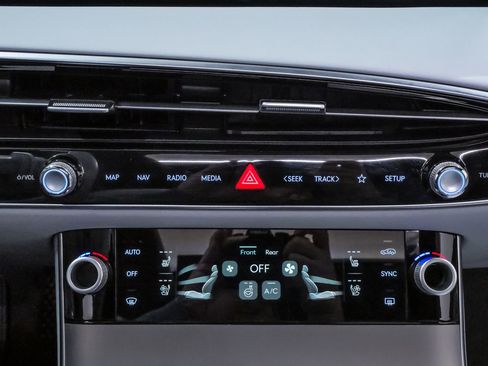 Certified 2026 Genesis GV70 2.5T Advanced image 17