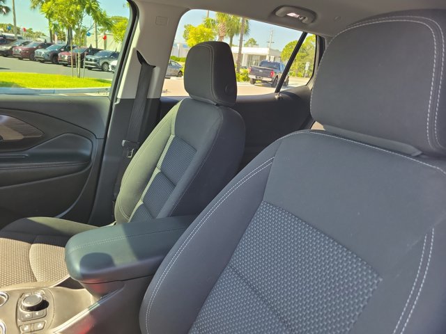 Used 2024 GMC Terrain SLE w/ Driver Convenience Package FWD image 17