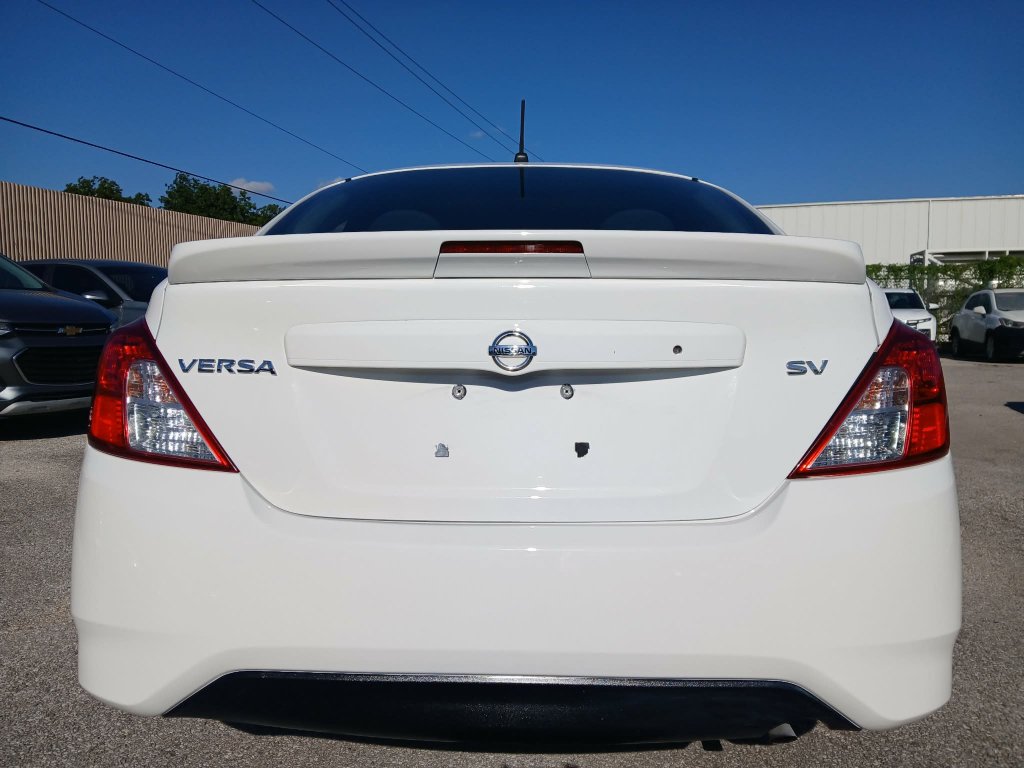 Used 2016 Nissan Versa SV FWD image 6