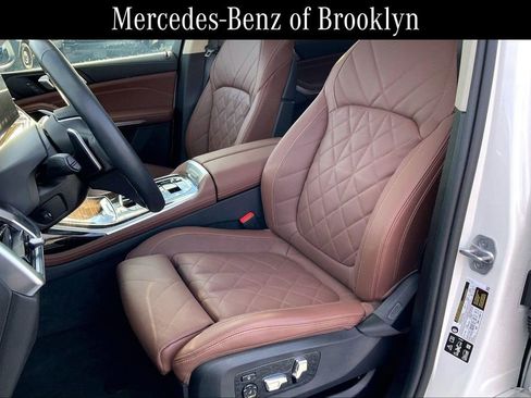 Used 2025 BMW X7 xDrive40i w/ Premium Package image 7