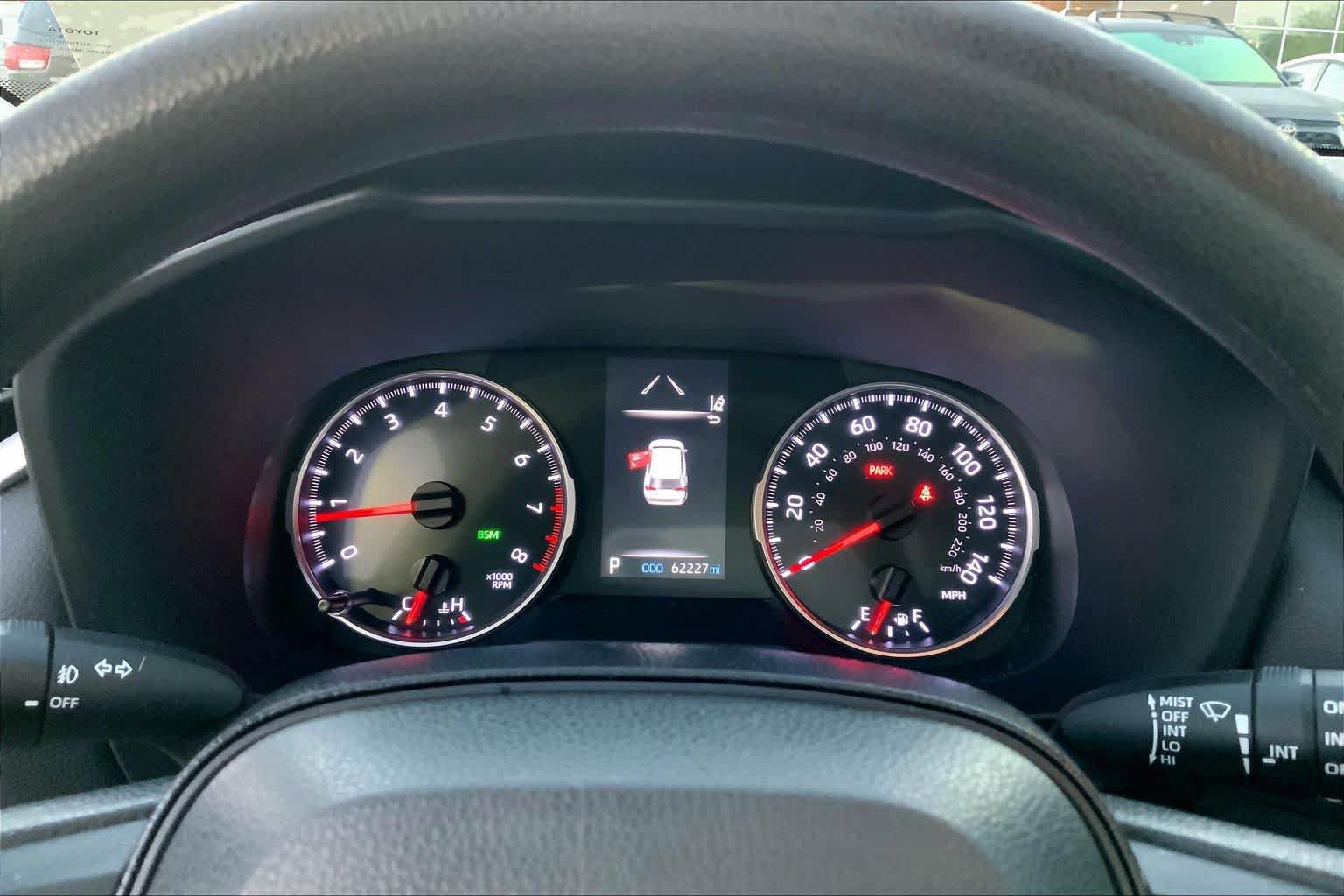 Used 2021 Toyota RAV4 XLE w/ Convenience Package FWD image 23