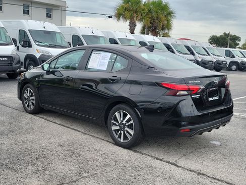 Used 2025 Nissan Versa SV FWD image 5
