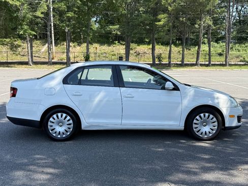 Used 2009 Volkswagen Jetta S FWD image 4