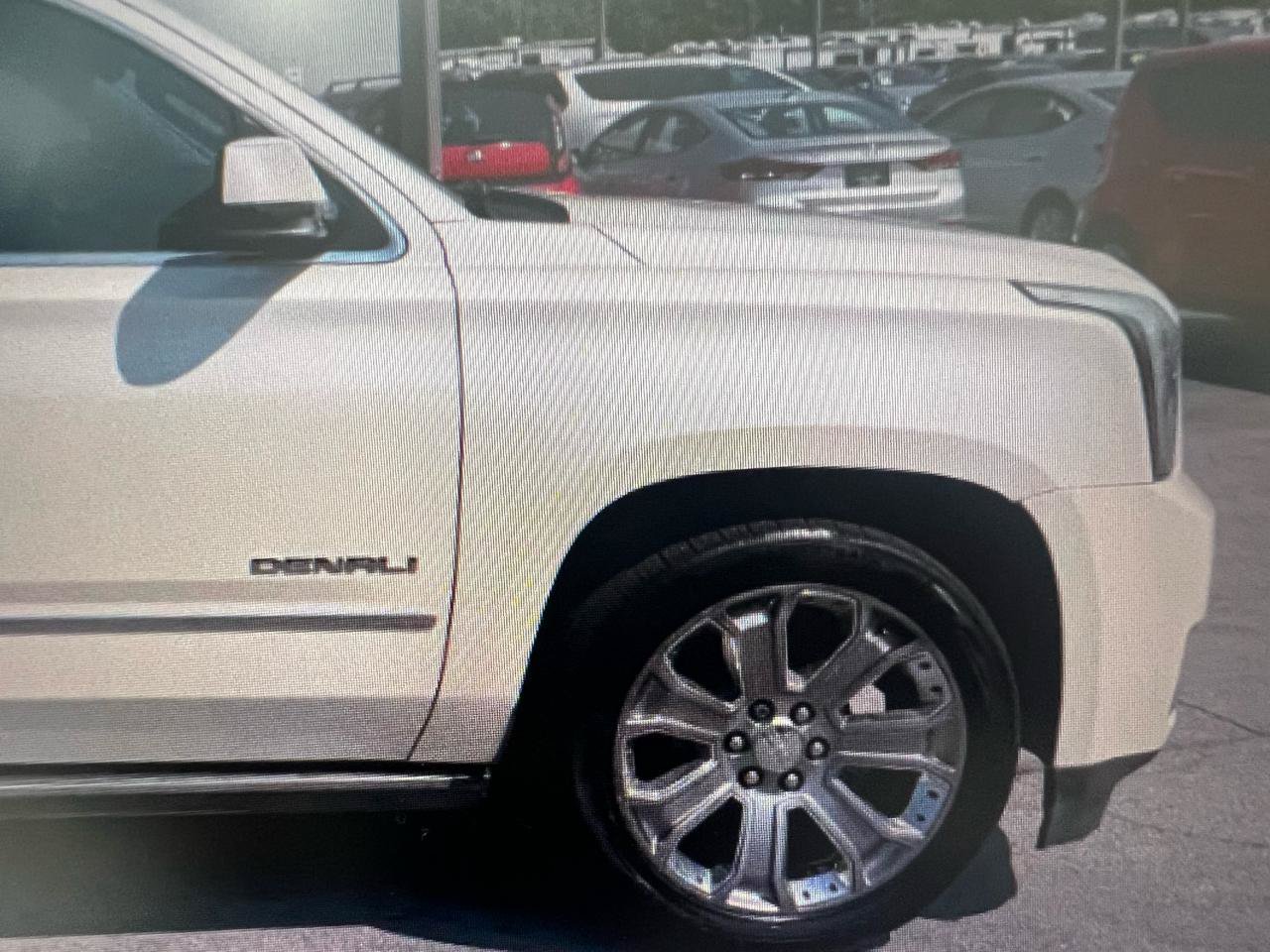 Used 2015 GMC Yukon Denali w/ Premium Package AWD/4WD image 6