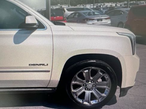 Used 2015 GMC Yukon Denali w/ Premium Package AWD/4WD image 6