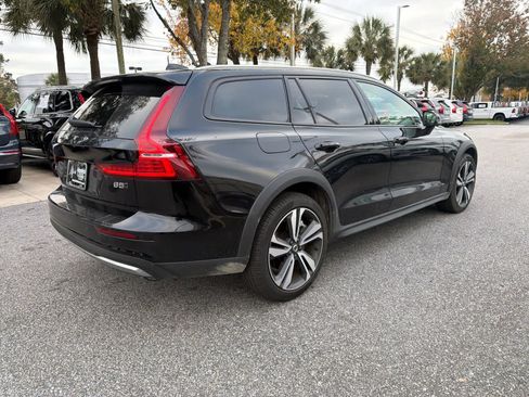 Certified 2025 Volvo V60 B5 Cross Country Plus image 16