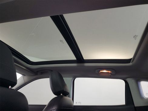 Used 2017 Jeep Compass Limited image 23