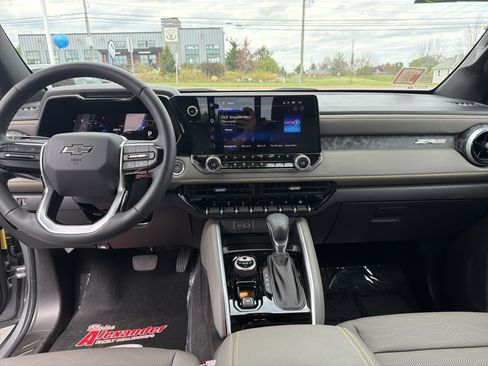 Used 2026 Chevrolet Colorado ZR2 w/ Technology Package AWD/4WD image 14