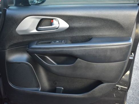 Used 2019 Chrysler Pacifica Touring Plus w/ S Appearance Package image 47