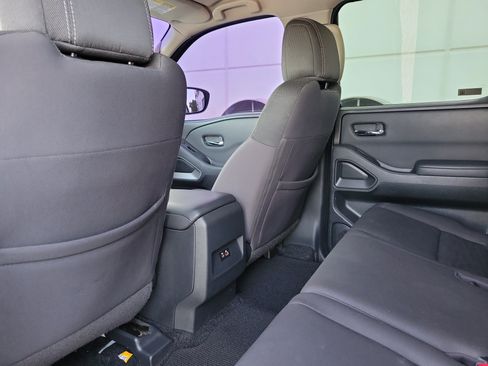 Used 2022 Nissan Frontier SV w/ Technology Package RWD image 15
