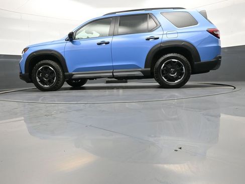 Used 2025 Honda Pilot TrailSport image 35