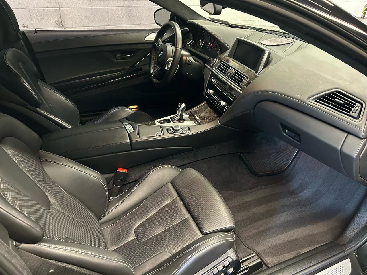 Used 2013 BMW M6 Coupe w/ Executive Pkg RWD image 16