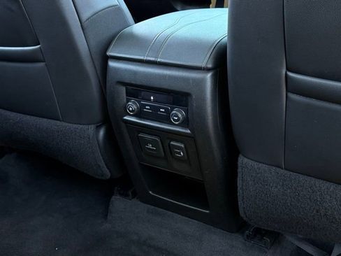 Used 2021 Chevrolet Traverse RS image 23