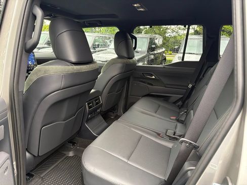 Used 2026 Lexus GX 550 AWD/4WD image 16