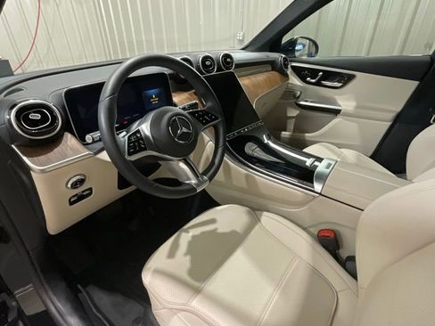 Used 2024 Mercedes-Benz GLC 300 4MATIC image 9