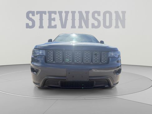 Used 2018 Jeep Grand Cherokee Altitude AWD/4WD image 3