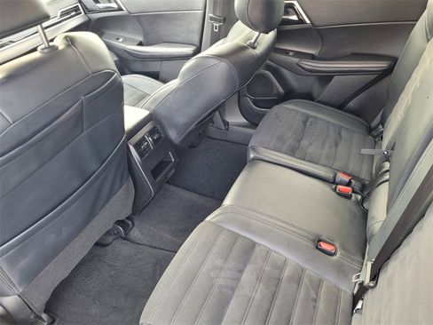 Used 2024 Mitsubishi Outlander SE image 11