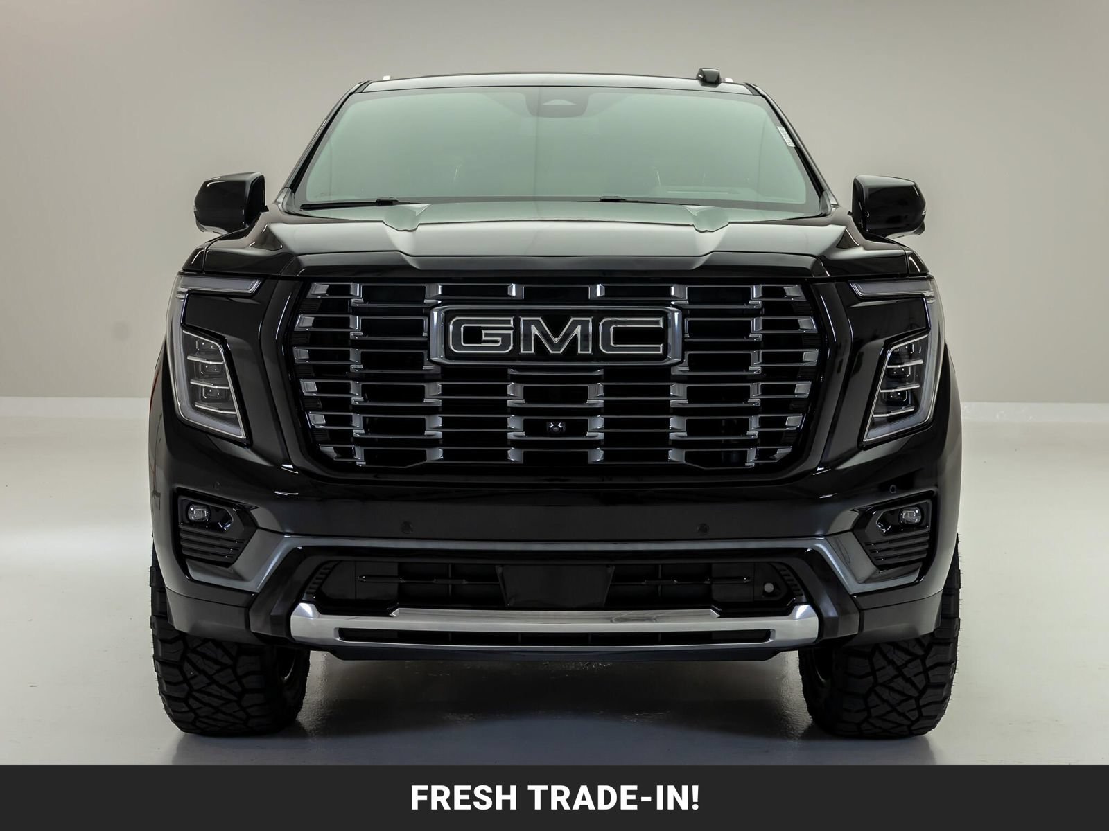 Used 2025 GMC Yukon Denali Ultimate AWD/4WD image 3