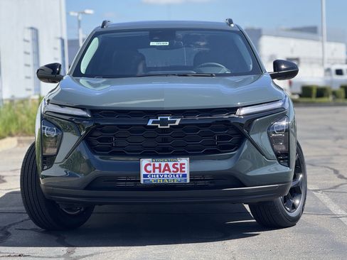 New 2026 Chevrolet Trax LT w/ Driver Confidence Package image 2