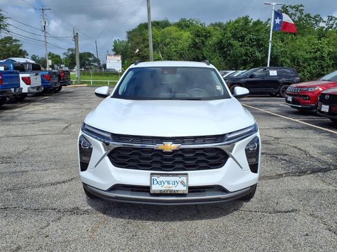 Used 2025 Chevrolet Trax LT w/ LT Convenience Package FWD image 19