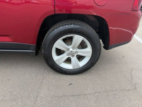 Used 2014 Jeep Compass Latitude FWD image 9