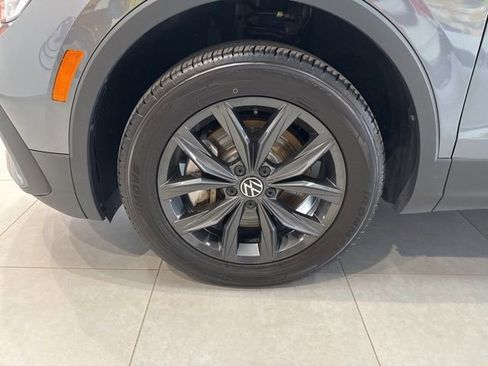 Used 2024 Volkswagen Tiguan SE image 12