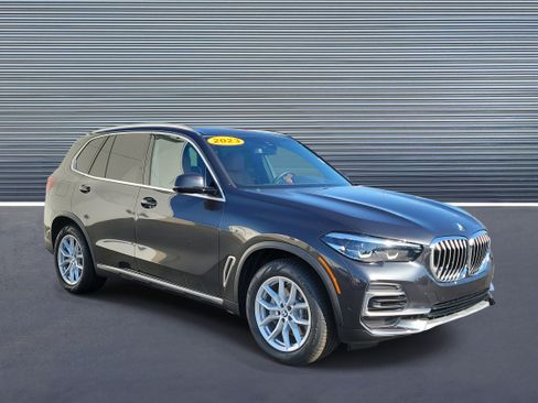 Used 2023 BMW X5 xDrive40i w/ Premium Package image 2