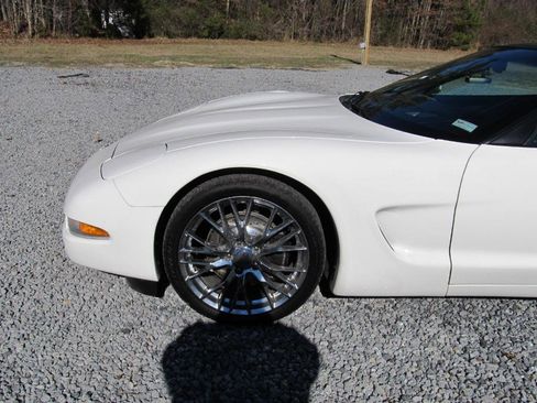 Used 2003 Chevrolet Corvette Coupe w/ Preferred Equipment Group image 10