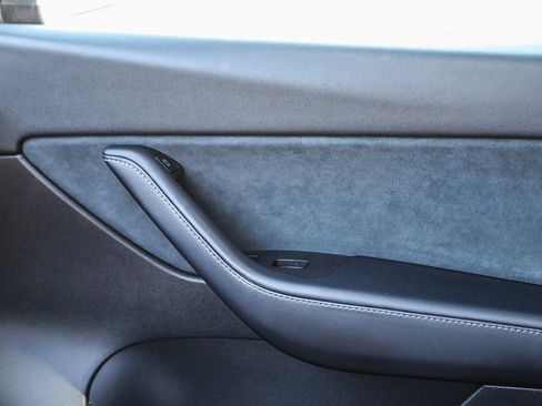 Used 2022 Tesla Model Y Performance image 21