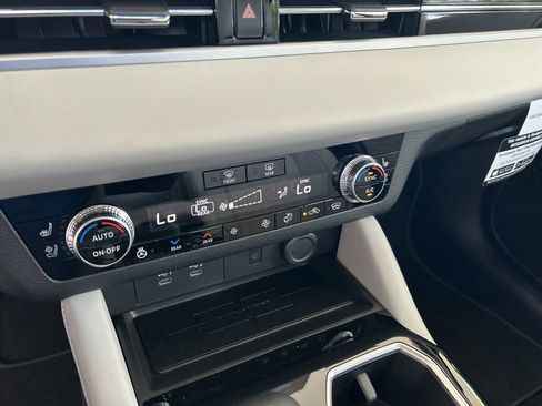 New 2025 Mitsubishi Outlander SEL image 44