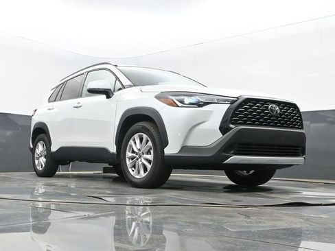 Used 2023 Toyota Corolla Cross LE w/ Moonroof Package image 9