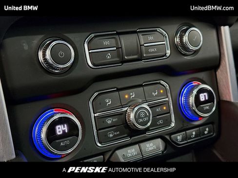 Used 2022 GMC Yukon SLT w/ SLT Premium Package image 9