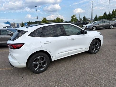 Used 2023 Ford Escape ST-Line w/ Tech Pack #1 AWD/4WD image 4