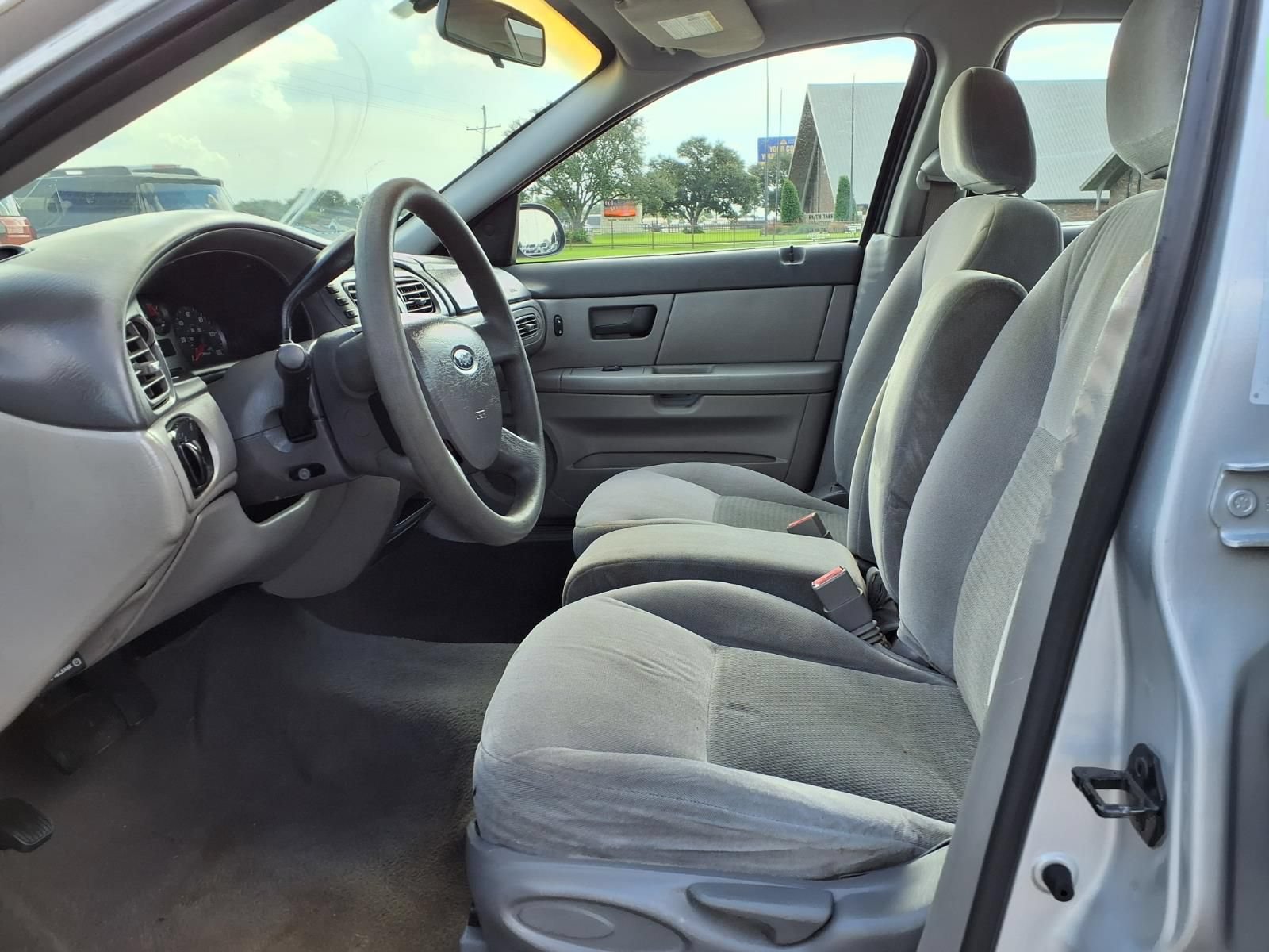 Used 2005 Ford Taurus SE FWD image 12