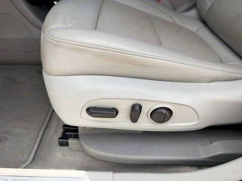 Used 2022 GMC Acadia SLT w/ Technology Package FWD image 10