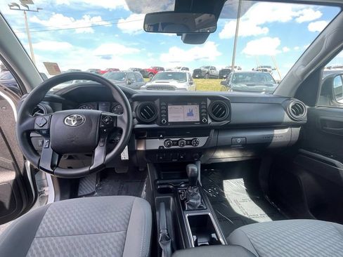 Used 2022 Toyota Tacoma SR RWD image 3