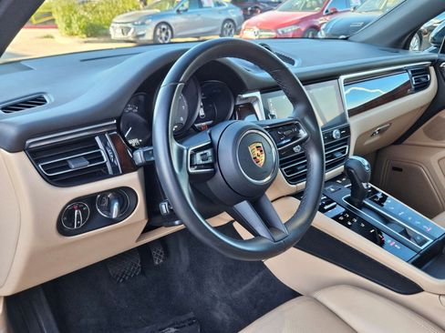 Certified 2023 Porsche Macan S AWD/4WD image 4