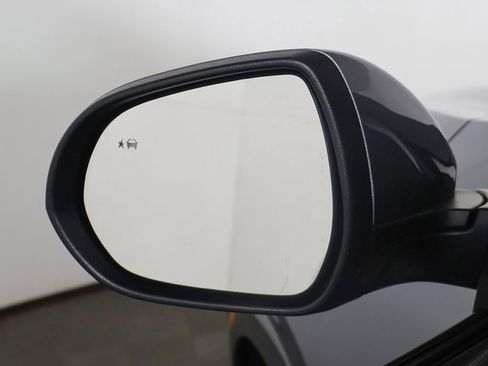 Used 2022 Buick Encore GX Select w/ Sport Touring Package FWD image 31