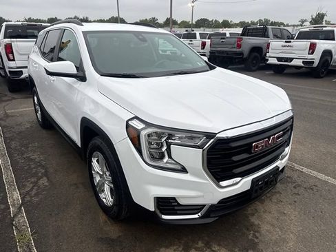 Used 2023 GMC Terrain SLE w/ Driver Convenience Package FWD image 7