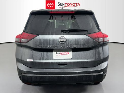 Used 2024 Nissan Rogue S image 5