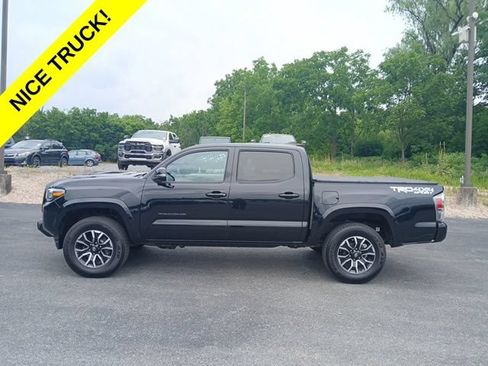 Used 2022 Toyota Tacoma TRD Sport w/ TRD Premium Sport Package AWD/4WD image 3