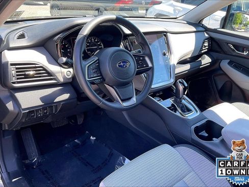Used 2025 Subaru Outback Premium AWD/4WD image 18