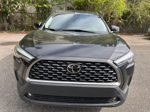 Used 2022 Toyota Corolla Cross XLE FWD image 3