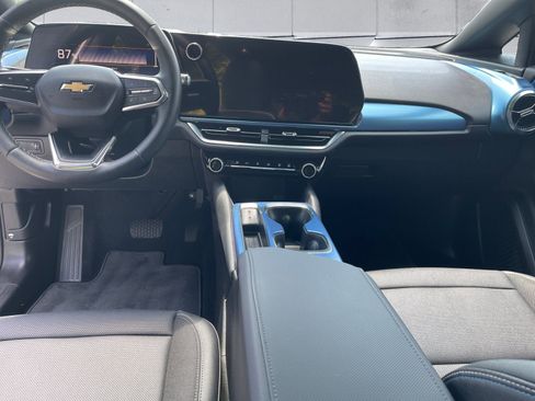 Used 2025 Chevrolet Equinox EV LT w/ Convenience Package II FWD image 11